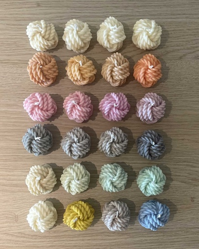 Small knot candle